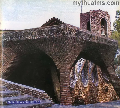 Antoni Gaudi 23